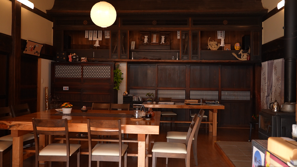 清峰園 居間 神棚 食卓